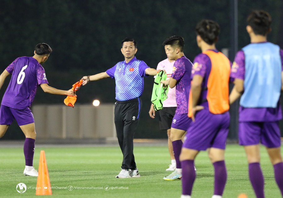 HLV Hoàng Anh Tuấn toan tính gì khi U23 Việt Nam đá kín tại Qatar?