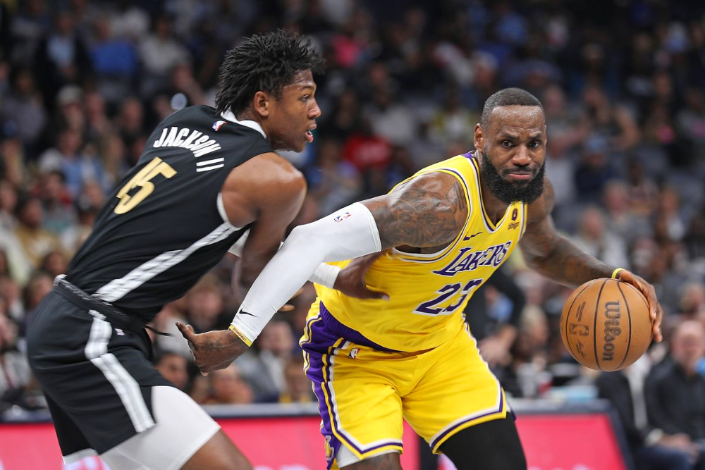 LeBron James "hồi xuân" gánh Los Angeles Lakers, tiếp lửa cuộc đua Play-in cân não