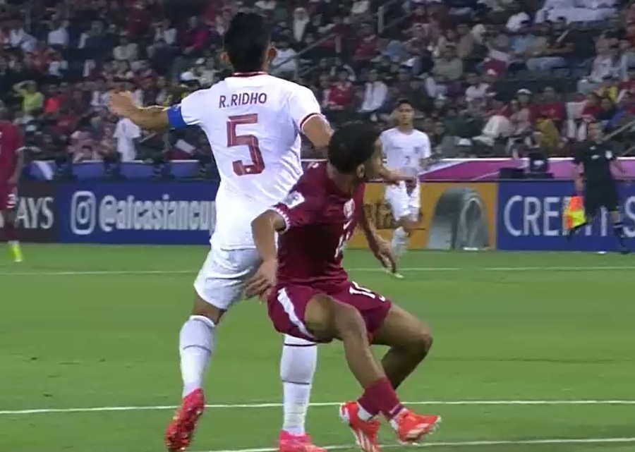 Liên tục đá xấu, U23 Indonesia bị thổi penalty, nhận hai thẻ đỏ và thất bại cay đắng trước Qatar Liên tục đá xấu, U23 Indonesia bị thổi penalty, nhận hai thẻ đỏ và thất bại cay đắng trước Qatar