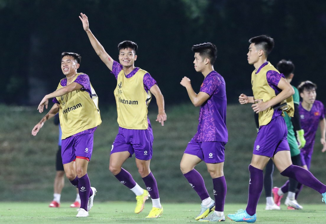VCK U23 châu Á 2024 khởi tranh: Chỉ Việt Nam và Uzbekistan tạm dừng giải VĐQG VCK U23 châu Á 2024 khởi tranh: Chỉ Việt Nam và Uzbekistan tạm dừng giải VĐQG