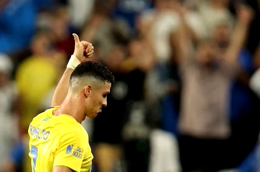 Cristiano Ronaldo chính thức nhận án phạt nặng sau hành vi đe doạ trọng tài