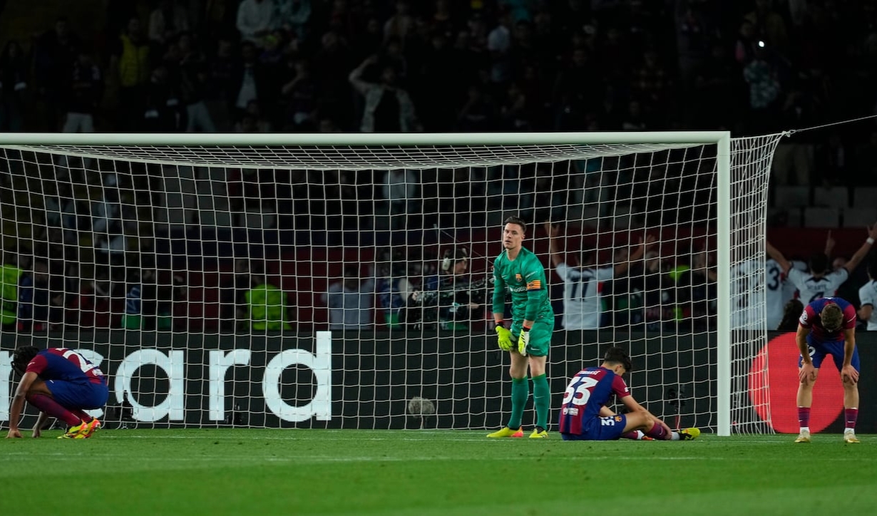 Thẻ đỏ tai hại khiến Barcelona thua ngược PSG và bị loại