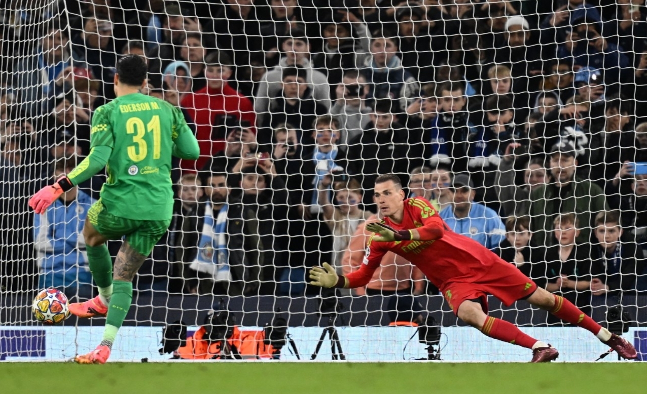 Lunin thú nhận đã mạo hiểm trong cú sút phạt đền của Bernardo Silva