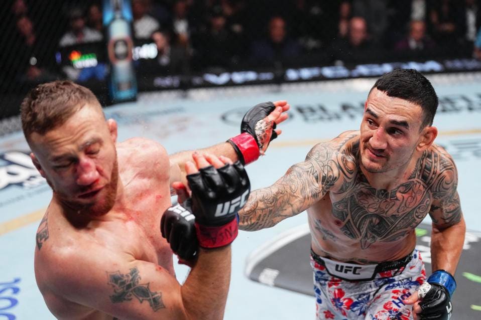 Max Holloway đột phá BXH UFC, Arman Tsarukyan leo Top 1 hạng nhẹ