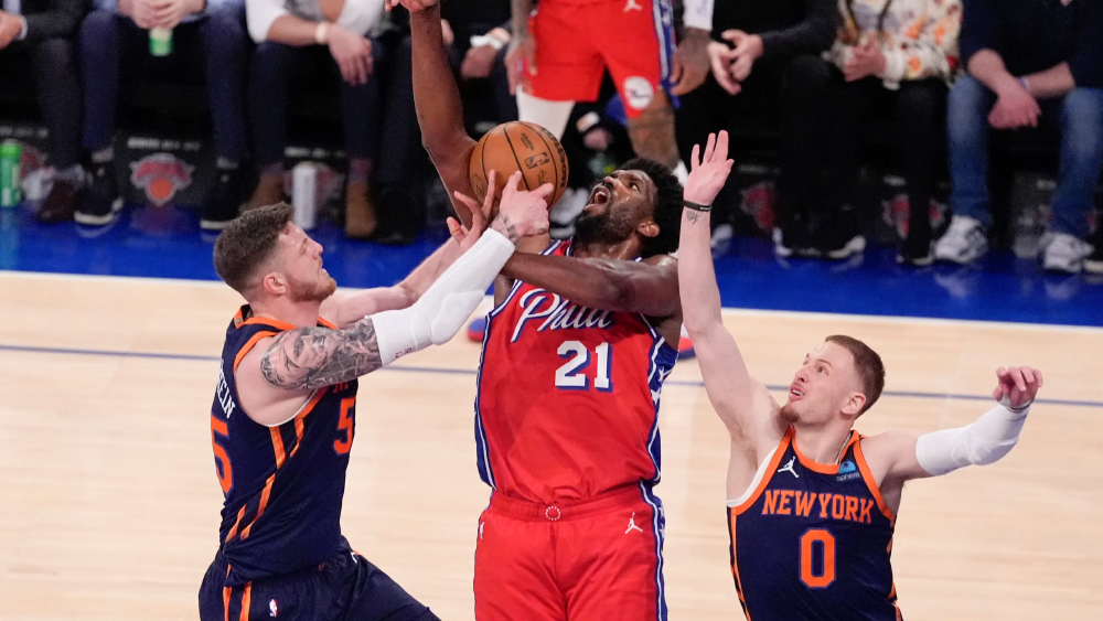 Trọng tài trở thành tâm điểm tranh cãi ở Game 2 giữa Philadelphia 76ers và New York Knicks Trọng tài trở thành tâm điểm tranh cãi ở Game 2 giữa Philadelphia 76ers và New York Knicks