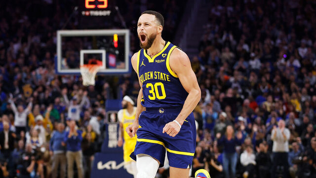 Stephen Curry đoạt danh hiệu Clutch Player of The Year: Xứng danh ng&ocirc;i sao h&agrave;ng đầu NBA