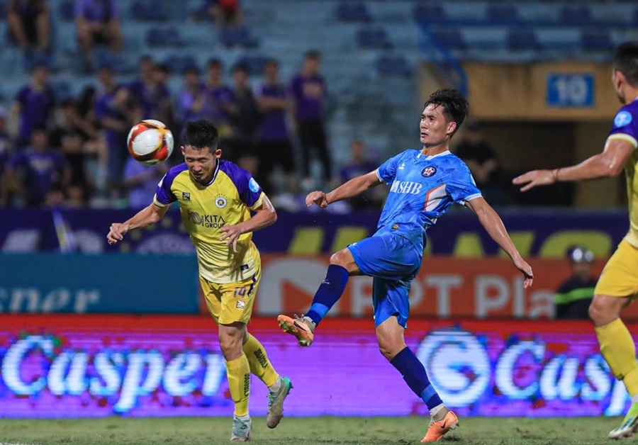 Thoát thẻ đỏ, đối thủ hỏng penalty, Hà Nội chật vật vào bán kết Cúp QG