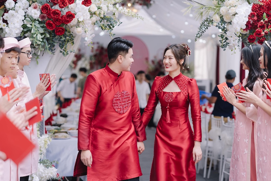Hoa khôi phụ công bóng chuyền BTL Thông Tin lên xe hoa Hoa khôi phụ công bóng chuyền BTL Thông Tin lên xe hoa