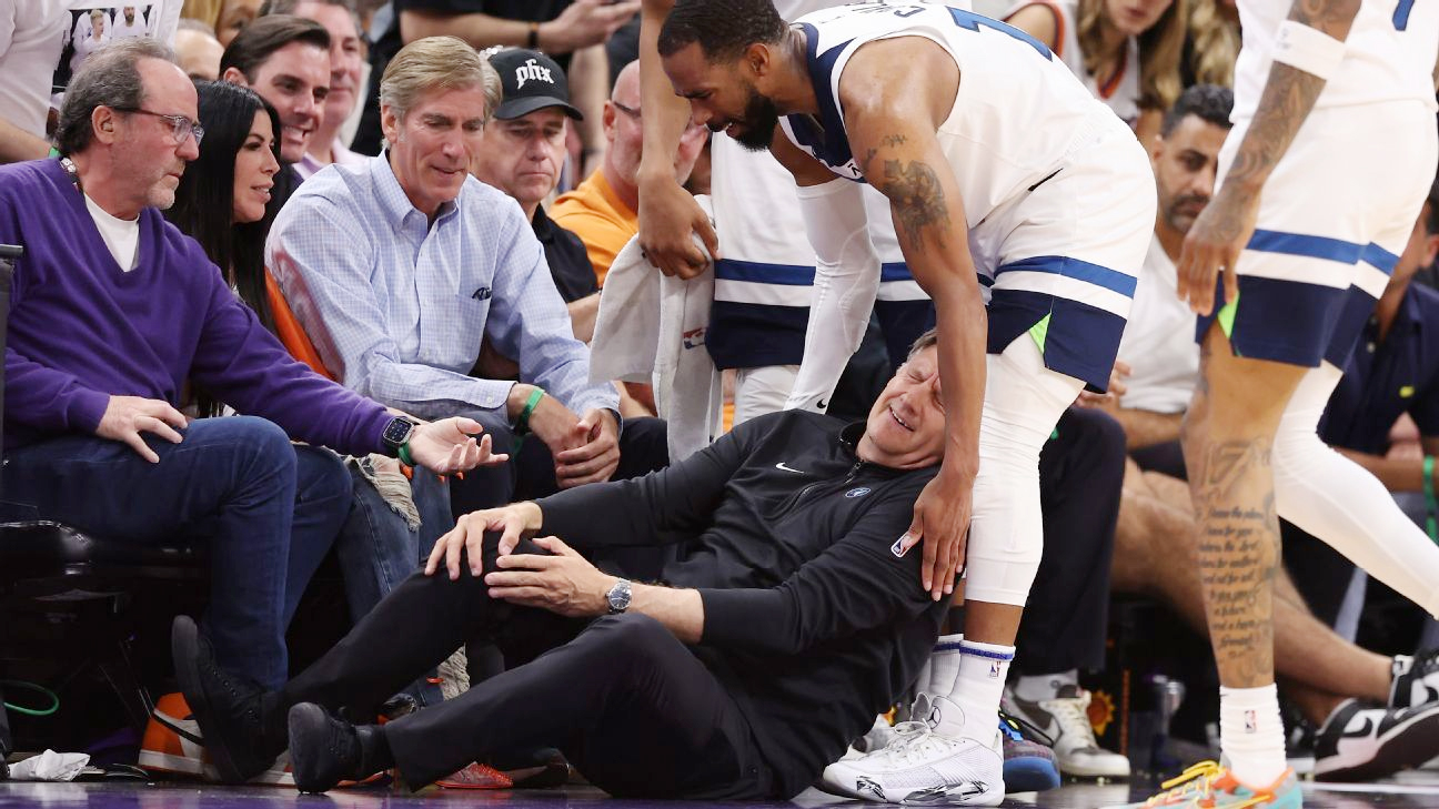 HLV… lật gối vì va chạm ngoài đường biên, chấn thương hi hữu xuất hiện tại NBA Playoffs 2024