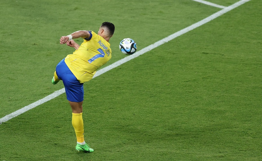 Cú vô lê tuyệt vời của Ronaldo đưa Al Nassr vào trận chung kết