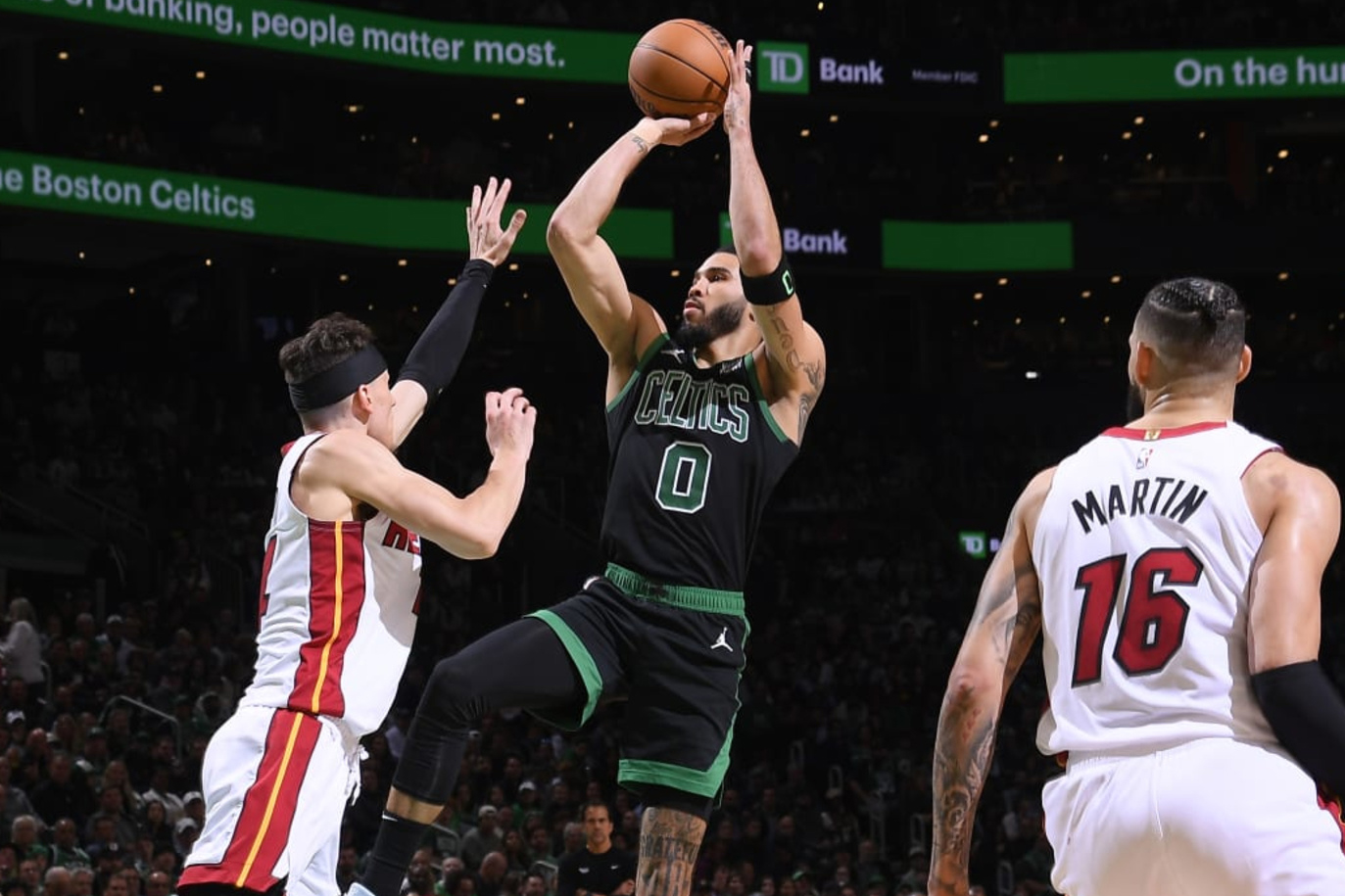 Boston Celtics phục thù thành công, loại Miami Heat khỏi NBA Playoffs 2024 với chiến thắng đậm