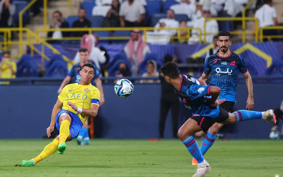 Ronaldo lập hat-trick cho Al Nassr, tiến gần đến kỷ lục mới