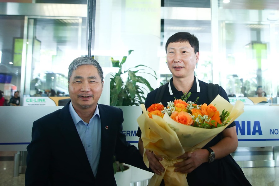 HLV Kim Sang Sik đến Việt Nam, bắt đầu kỷ nguyên mới thời hậu Philippe Troussier