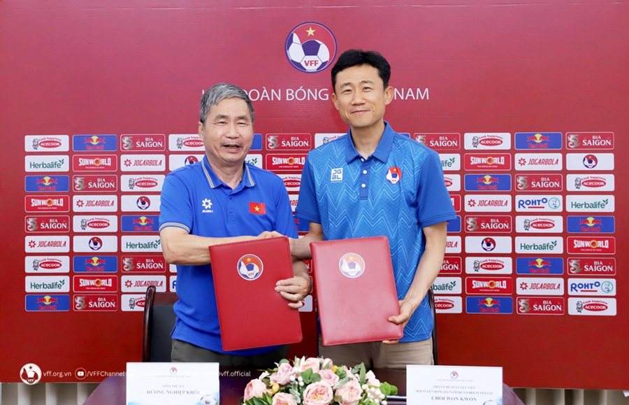 Lộ diện cánh tay phải đắc lực của HLV Kim Sang Sik ở tuyển Việt Nam