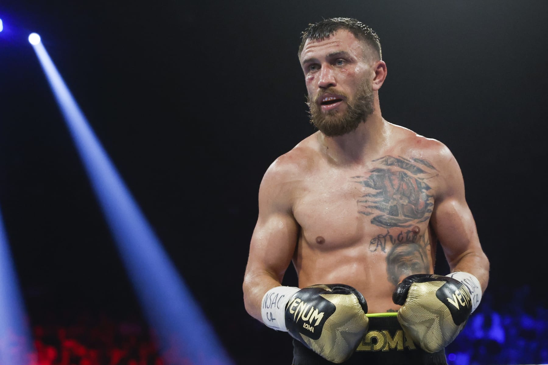 Vasiliy Lomachenko vs George Kambosos Jr: Áp lực từ cơ hội cuối
