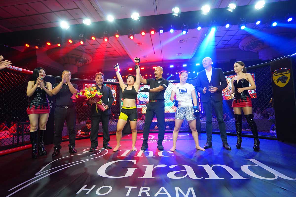 “Đả nữ” 17 tuổi của Jujitsu Việt Nam áp đảo võ sĩ Nhật Bản trên sàn MMA AFC 31