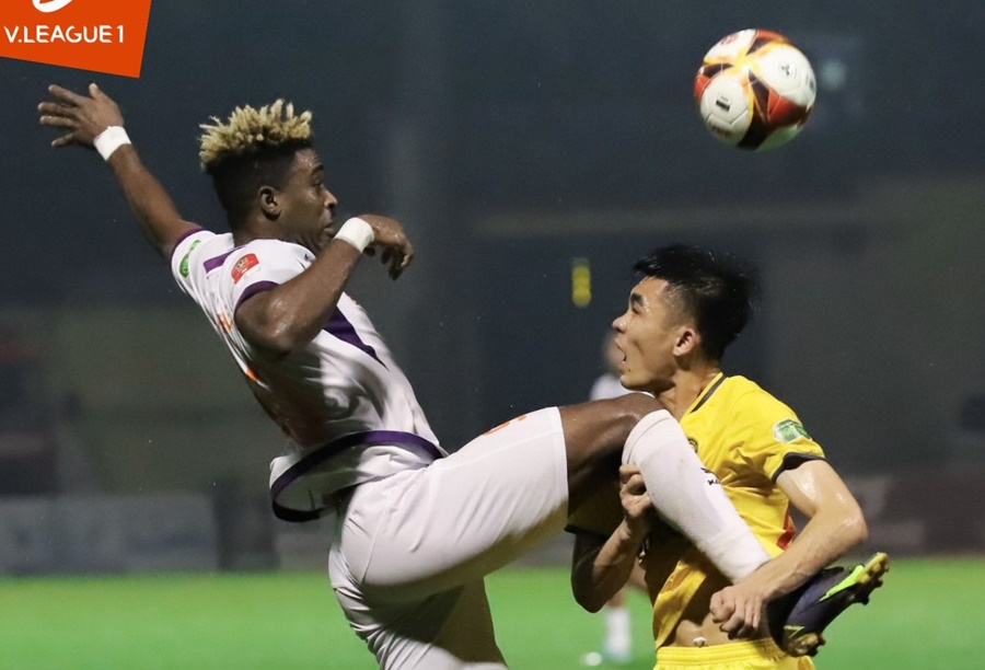 Thêm một đội bóng “tung cờ trắng” ở cuộc đua vô địch V.League