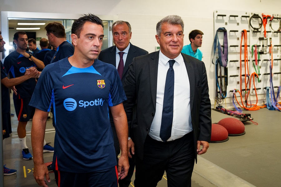 HLV Xavi đã nói những gì khiến chủ tịch Barcelona nổi giận và sa thải?