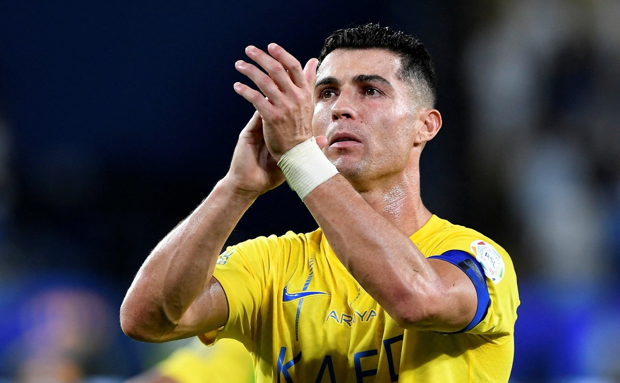 Ronaldo bị Mitrovic đe doạ ngôi Vua phá lưới giải VĐQG Saudi Arabia