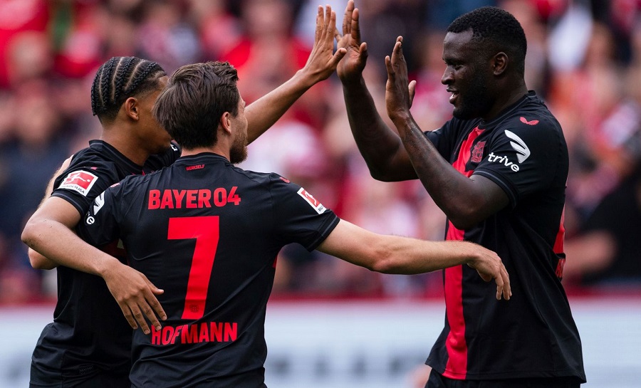 Bayer Leverkusen trở thành đội Bundesliga đầu tiên bất bại trong suốt mùa giải
