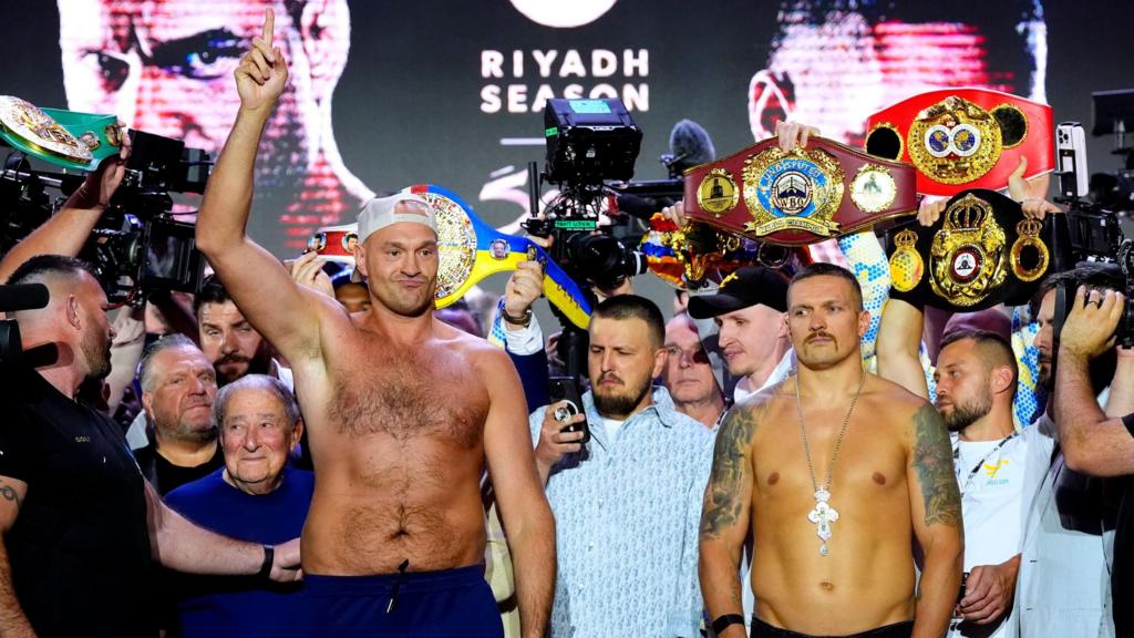 Tyson Fury vs Oleksandr Usyk: Cân nặng chênh lệch, đối mặt căng thẳng
