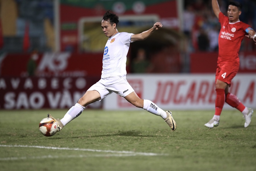 Nam Định lại sẩy chân, cuộc đua vô địch V.League bỗng nóng trở lại Nam Định lại sẩy chân, cuộc đua vô địch V.League bỗng nóng trở lại