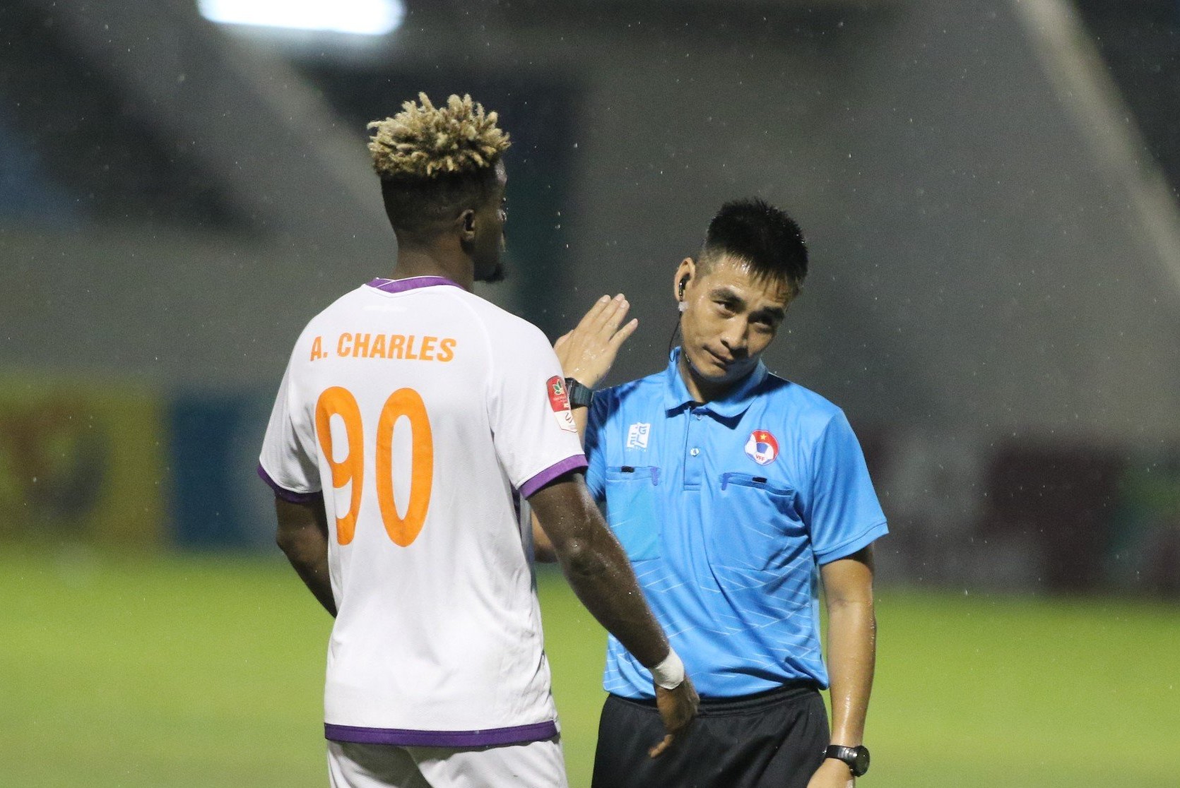 HLV Lê Huỳnh Đức ngao ngán, ám chỉ trọng tài V.League sai lệch tư tưởng HLV Lê Huỳnh Đức ngao ngán, ám chỉ trọng tài V.League sai lệch tư tưởng