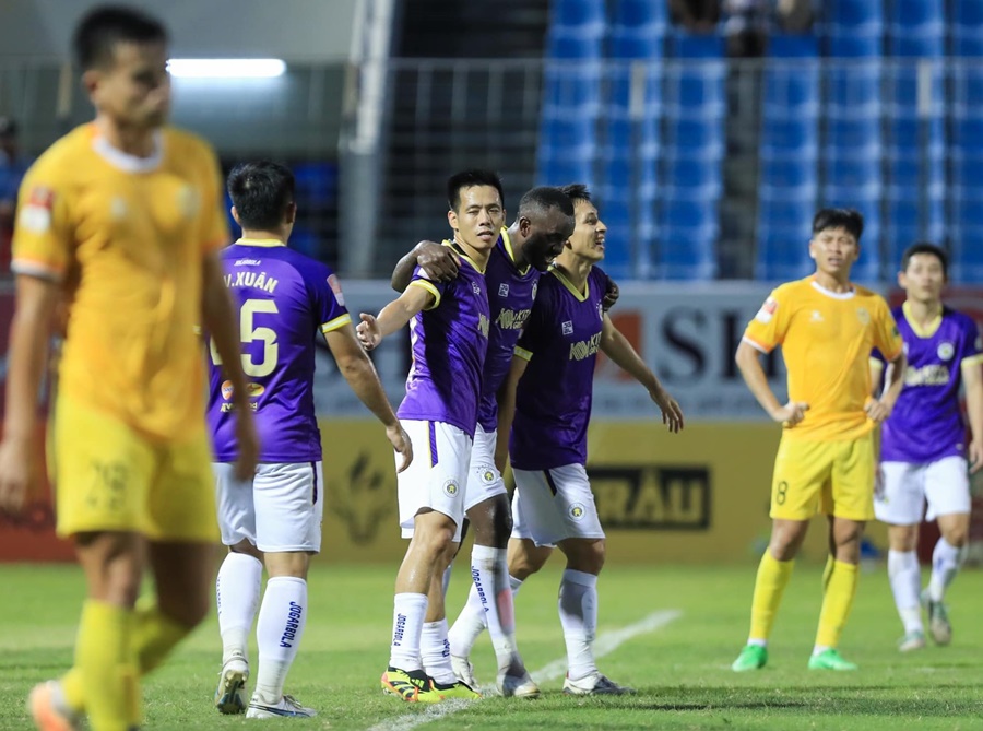 CLB Hà Nội thắng Quảng Nam trong ngày Đà Nẵng mừng thăng hạng V.League CLB Hà Nội thắng Quảng Nam trong ngày Đà Nẵng mừng thăng hạng V.League