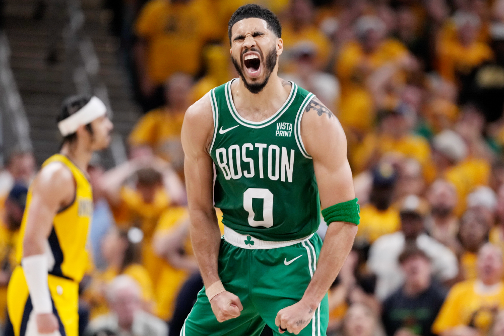 Jayson Tatum dẫn đầu màn ngược dòng 18 điểm, cùng Celtics tiến gần đến NBA Finals 2024 Jayson Tatum dẫn đầu màn ngược dòng 18 điểm, cùng Celtics tiến gần đến NBA Finals 2024