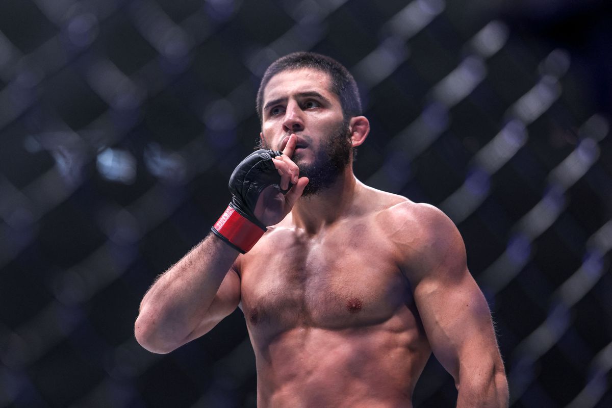 HLV Javier Mendez: Islam Makhachev có thể "làm bất cứ điều gì" trước Dustin Poirier