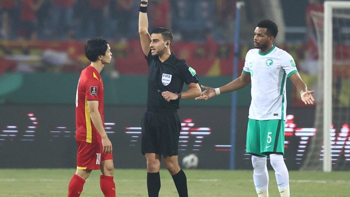 Trọng tài trận Việt Nam vs Philippines: Từng mang vận đen cho chủ nhà Trọng tài trận Việt Nam vs Philippines: Từng mang vận đen cho chủ nhà