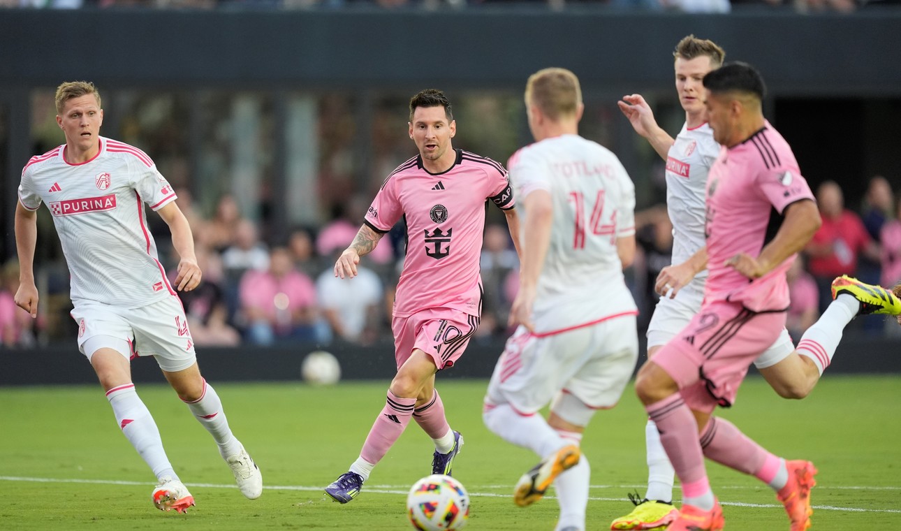Messi ghi b&agrave;n thắng cho Inter Miami theo c&ocirc;ng thức Barcelona