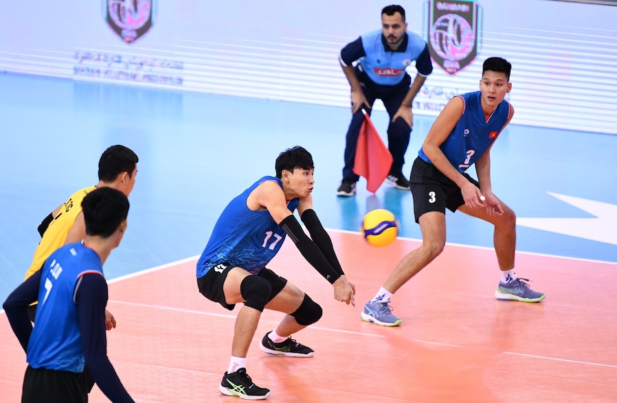 Nỗ lực đến cùng bóng chuyền nam Việt Nam vẫn không thể tạo bất ngờ ngày ra quân AVC Challenge Cup