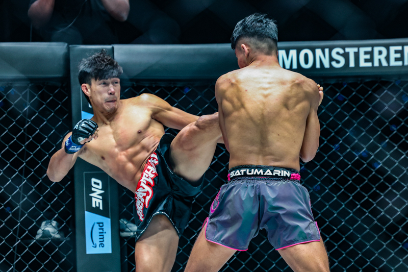 Nguyễn Trần Duy Nhất đánh bại "thần đồng ONE Championship" Johan Ghazali