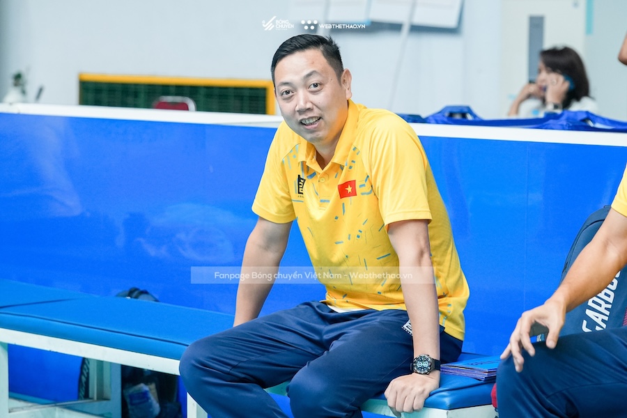 HLV Nguyễn Trọng Linh dẫn dắt đội tuyển bóng chuyền nữ U20 Việt Nam tại giải vô địch châu Á