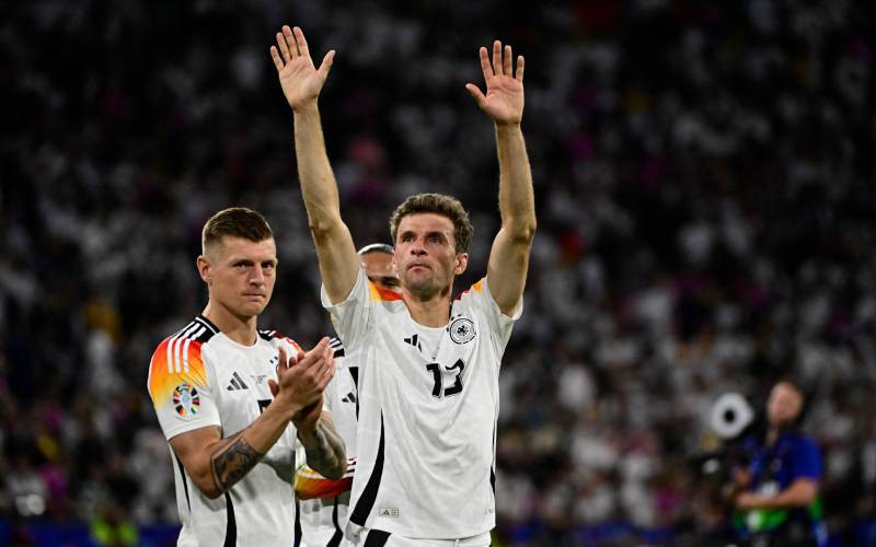 Thomas Muller cảnh báo đội nhà không được cao hứng sau trận Scotland