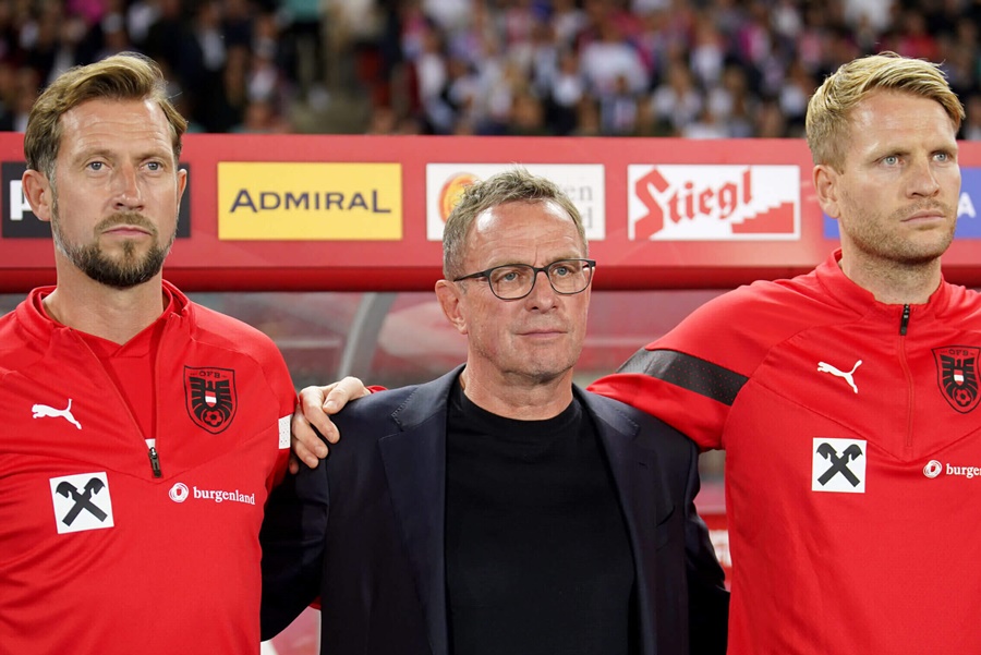 Cựu HLV Man United h&ugrave;ng h&ocirc;̀n tuy&ecirc;n b&ocirc;́: &ldquo;&Aacute;o chu&acirc;̉n bị hơn 2 năm đ&ecirc;̉ khi&ecirc;́n Ph&aacute;p đau kh&ocirc;̉&rdquo;