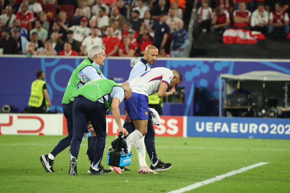 Mbappe không phẫu thuật, báo tin kém vui cho đội tuyển Pháp