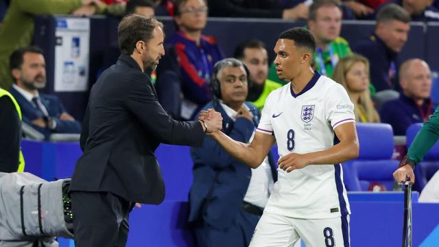 Tiền vệ Anh bị ví phải "trông đứa trẻ" Trent Alexander-Arnold do Gareth Southgate tạo ra