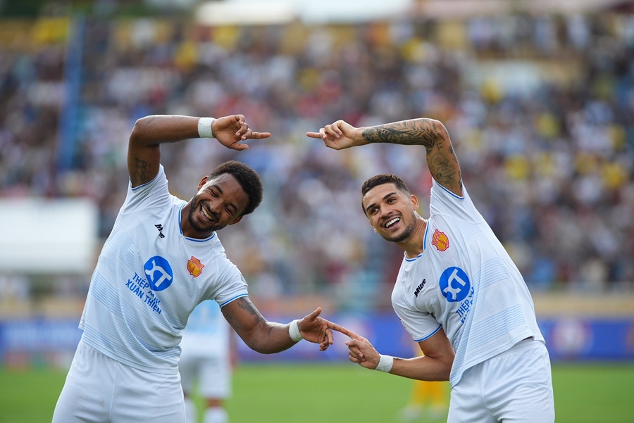 Nam Định đi vào lịch sử khi vô địch V.League 2023/24 Nam Định đi vào lịch sử khi vô địch V.League 2023/24