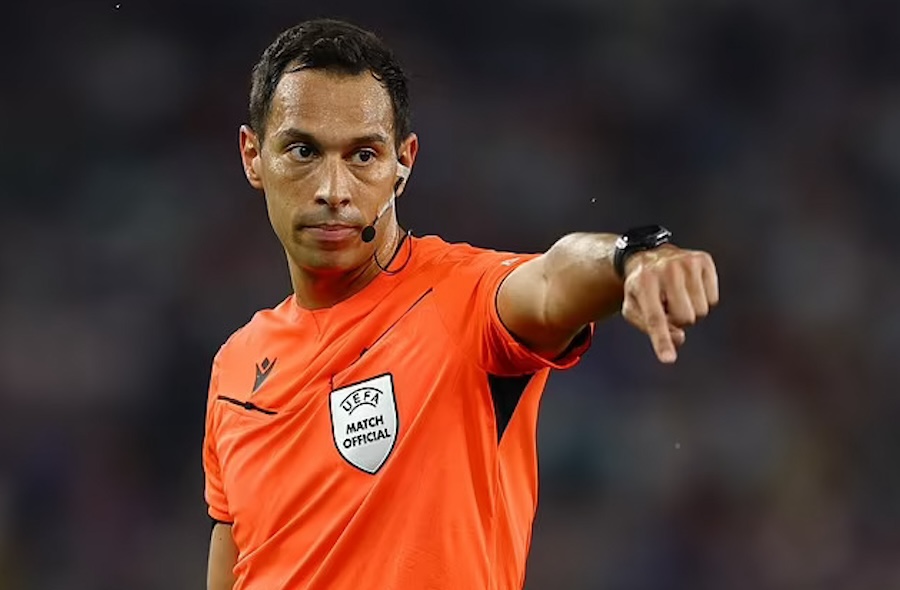 Cả một tổ trọng tài bị mất việc tại EURO và bị UEFA điều tra