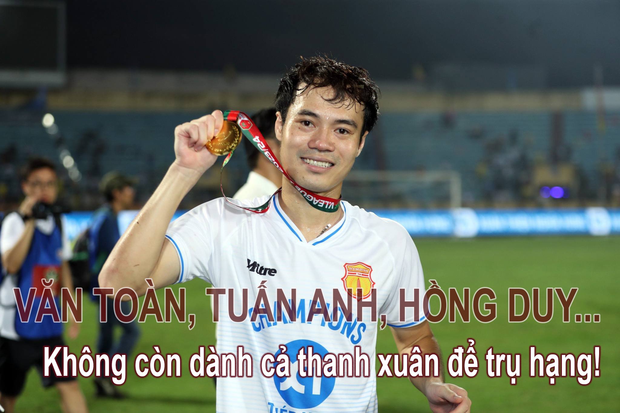 Văn To&agrave;n, Tuấn Anh kh&ocirc;ng c&ograve;n d&agrave;nh cả thanh xu&acirc;n để trụ hạng