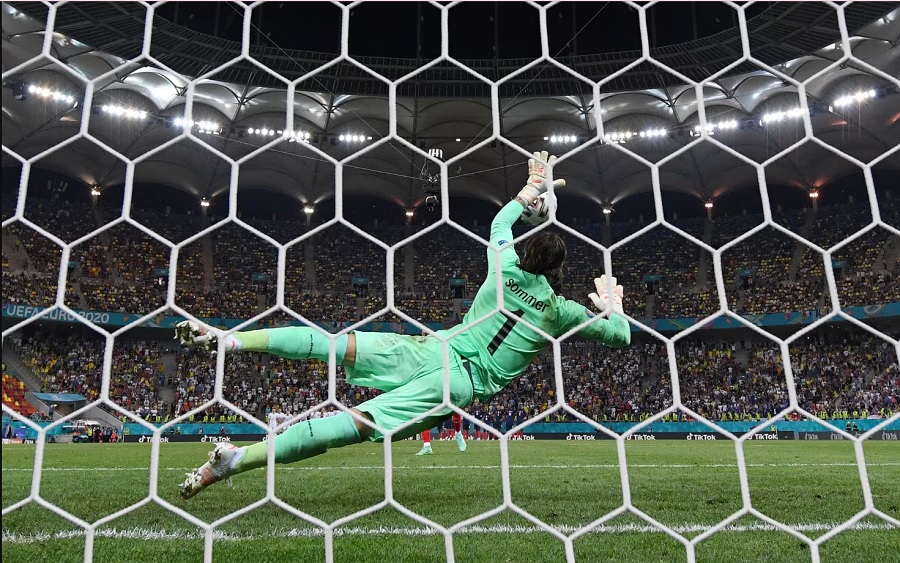 Thuỵ Sĩ vs Italia: Thủ môn Sommer cản phá được bao nhiêu quả phạt đền? Thuỵ Sĩ vs Italia: Thủ môn Sommer cản phá được bao nhiêu quả phạt đền?