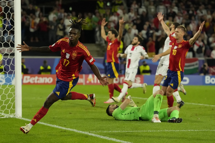 Tây Ban Nha nhận liều "doping tinh thần" từ thầy của Messi trước đại chiến với Đức