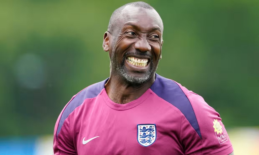 "Điệp viên 2 mang" Hasselbaink sẽ giúp Anh lật đổ đội bóng quê hương Hà Lan?