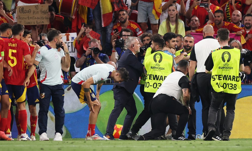 Morata gặp chấn thương "từ trên trời rơi xuống", lo ngại cơ hội đá chung kết