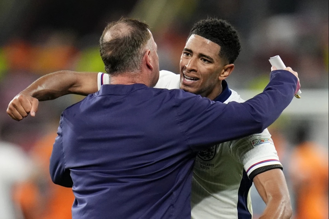 "Cơn mưa chỉ trích" tiếp sức cho Jude Bellingham và Harry Kane như thế nào?