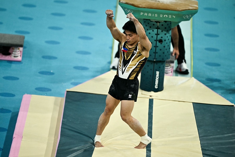 Carlos Yulo giúp Philippines có HCV thứ 2, lập kỳ tích khó tin cho Đông Nam Á ở Olympic Carlos Yulo giúp Philippines có HCV thứ 2, lập kỳ tích khó tin cho Đông Nam Á ở Olympic