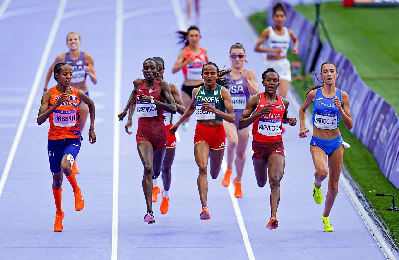 Siêu sao từng tranh tài cùng Nguyễn Thị Oanh bước vào chung kết 5.000m nữ Olympic "khủng" chưa từng thấy