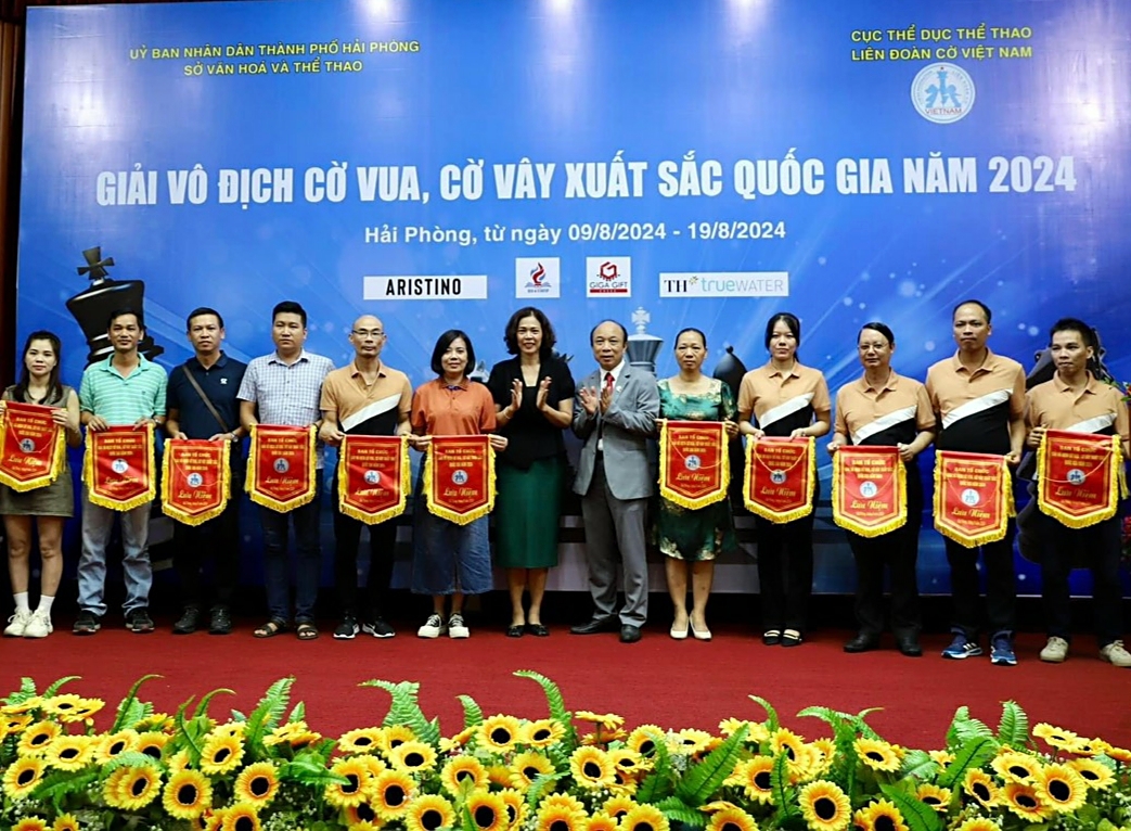 Màn so tài hấp dẫn giữa hai thế hệ ở giải Vô địch cờ vua xuất sắc quốc gia 2024